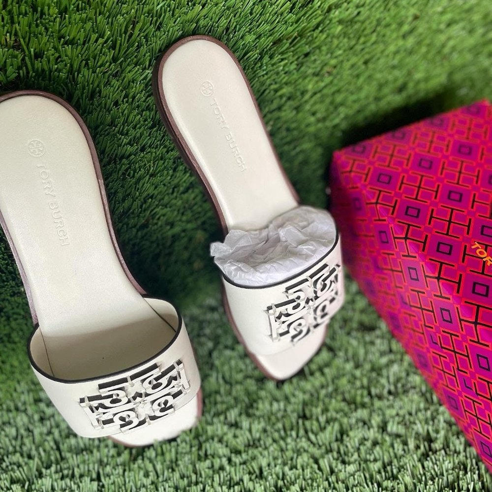 Tory Burch "Ines Slides" (Size 7 Woman's) White and Brown